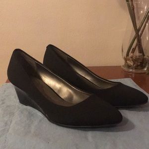 Bandolino Black Wedges